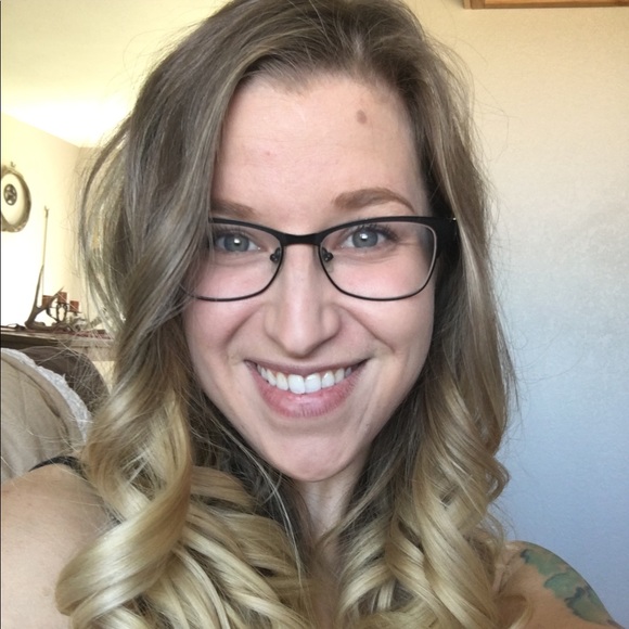 Meet your Posher, Kristin - Picture 1 of 1